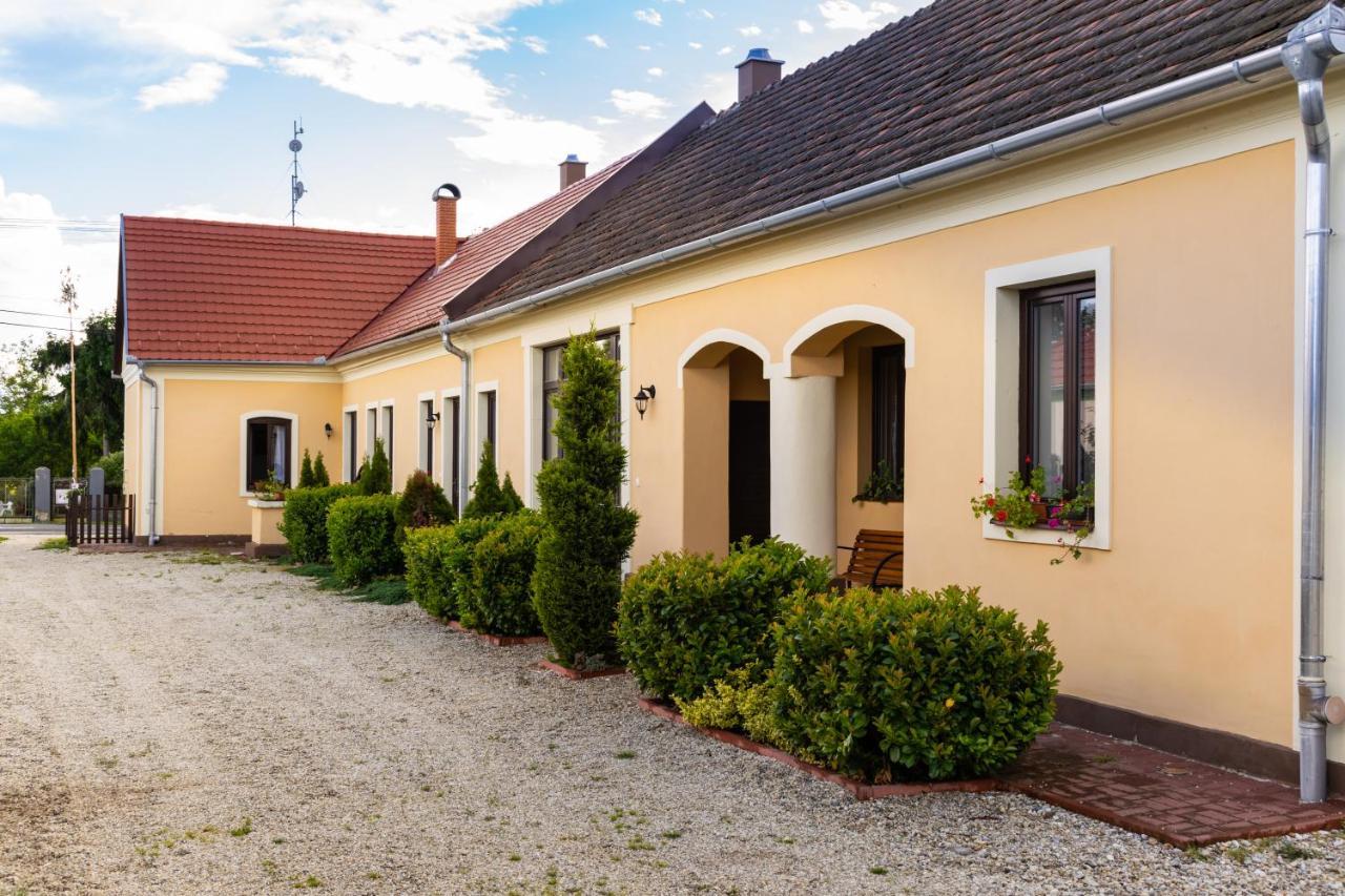 Kápolna Vendégház Kerkaskapolna Exterior foto